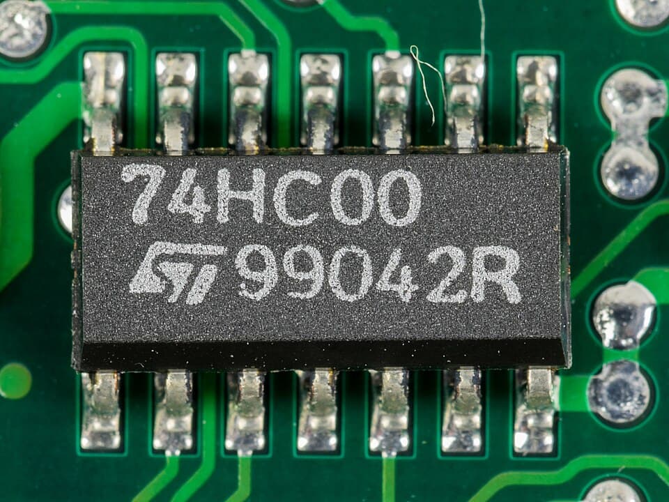 Seagate ST351A-X - controller - STMicroelectronics 74HC00-1963