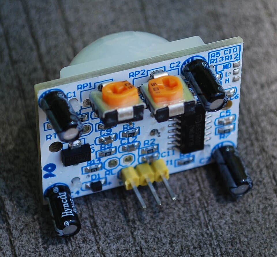 PIR motion sensor for Arduino oblique view