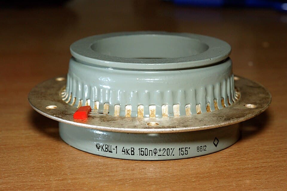 Cylindric ceramic capacitor for 45mm transmitter tubes 02