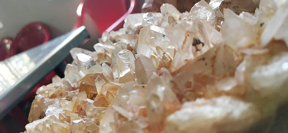 Quartz crystal display