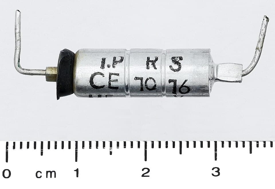 IPRS CE1016 series capacitor
