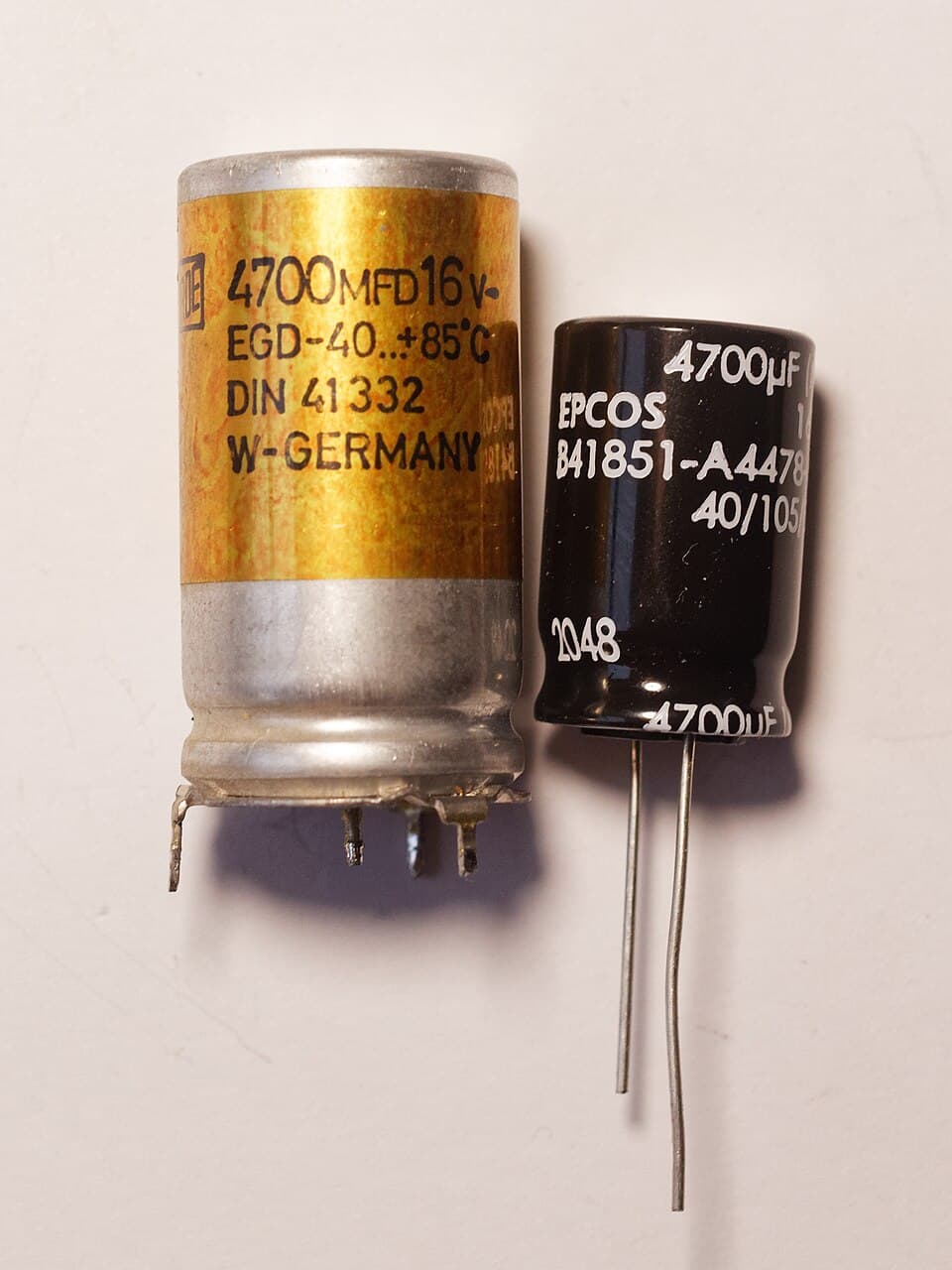 Roederstein 4700uF-16V capacitor, ca. 1986 03
