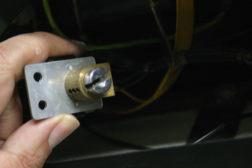 Customer Engineer Key Switch for IBM S-360 computer, view 2
