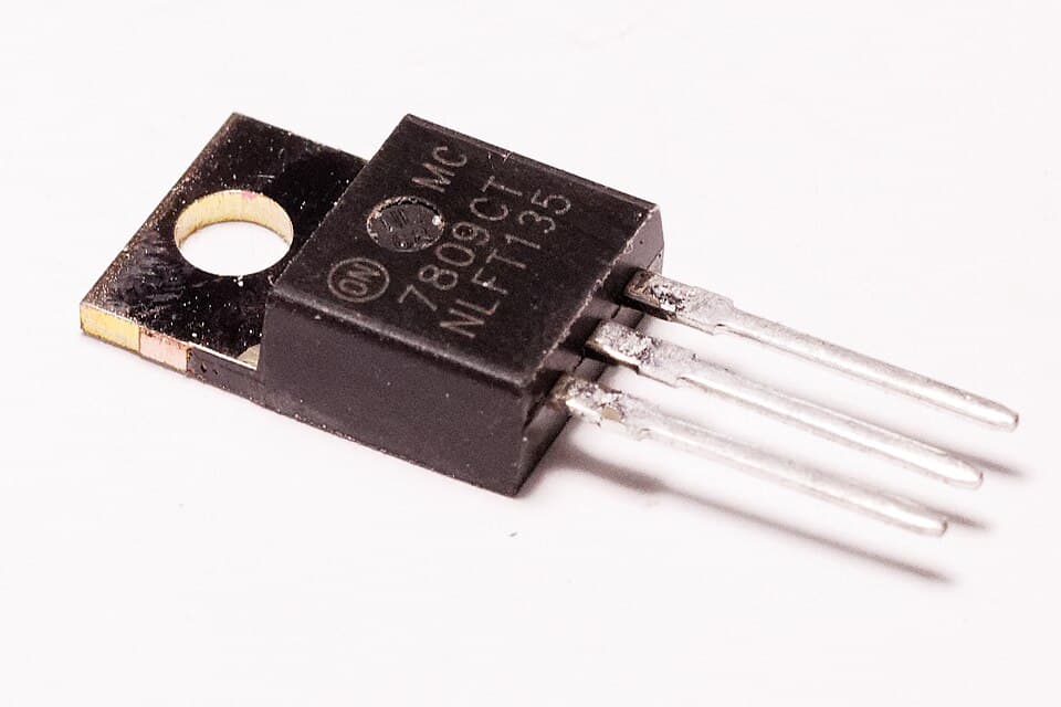 LM7809 9 V Regulator (Pack of 5)