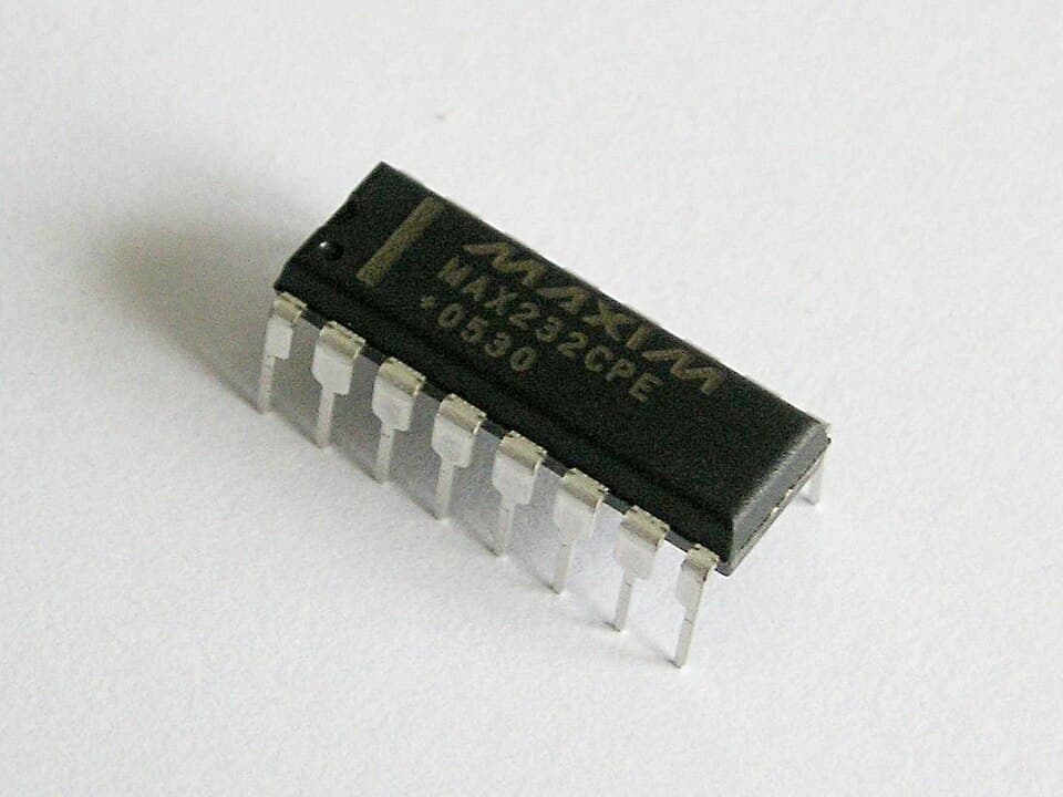MAX232 RS-232 Level Shifter (Pack of 5)