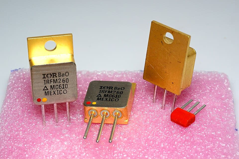 IRF9540N P-Channel MOSFET (Pack of 5)