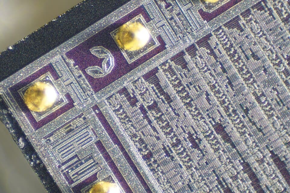 NXP PCF8574 Closeup (49881795292)