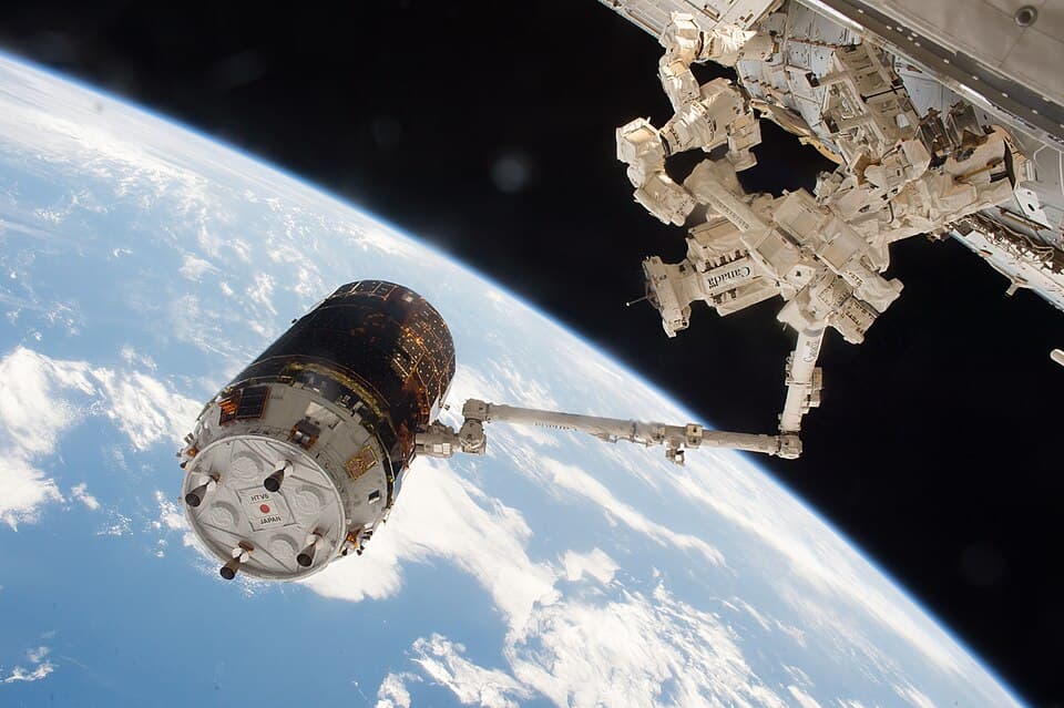HTV-6 grappled by the International Space Station's robotic arm (2)