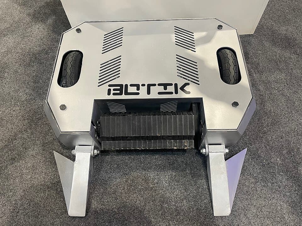 Combat robot for robotic competitions