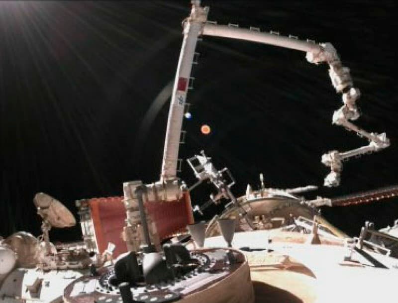 Combined robotic arm of Tiangong