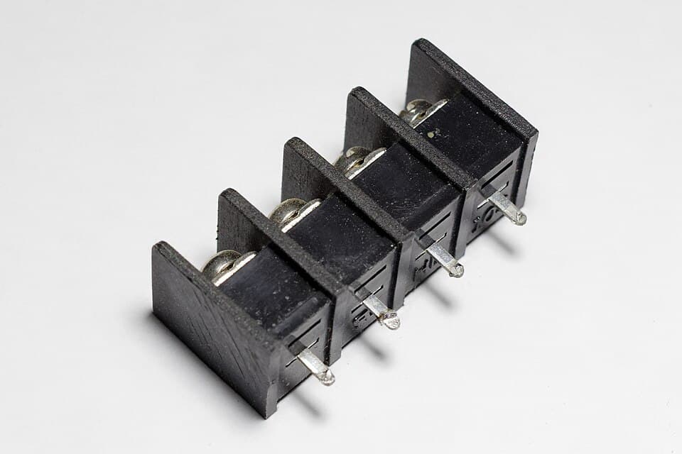 Screw-type terminal block, 10mm spacing 03