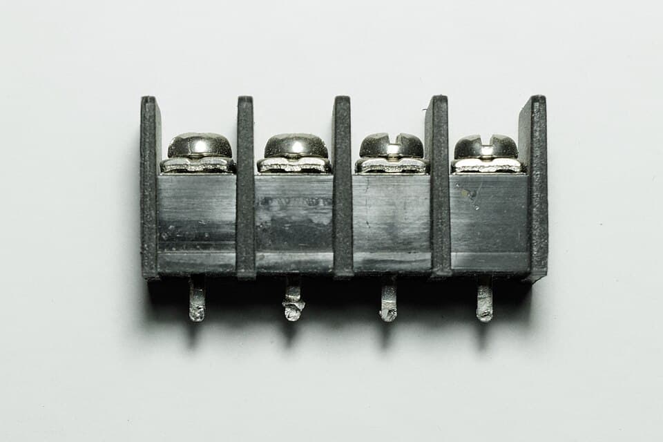 Screw-type terminal block, 10mm spacing 02