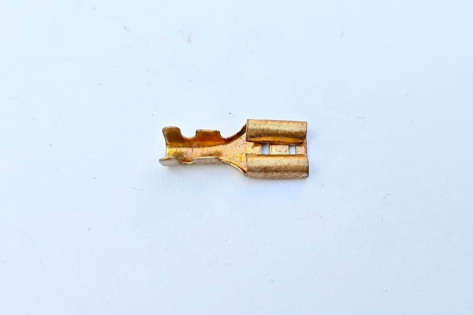 Brass crimp-terminal female spade electrical connector