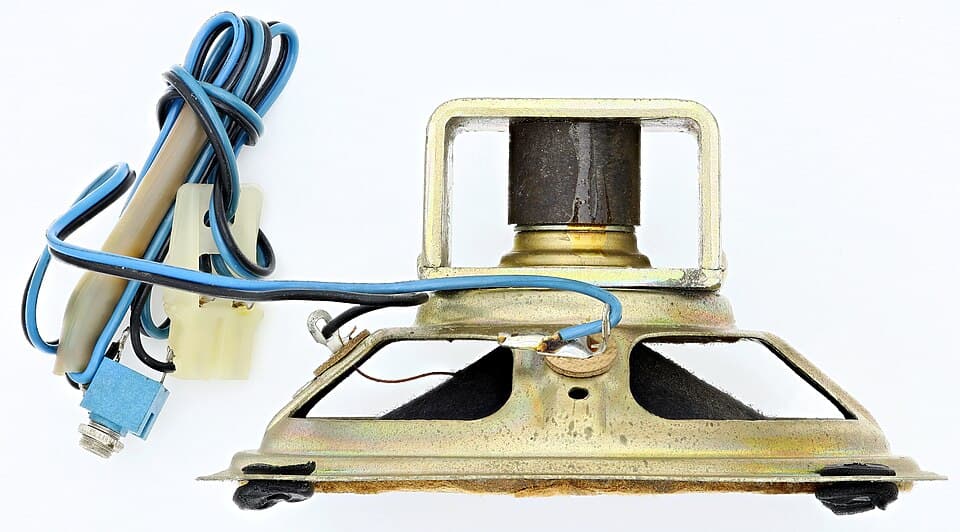 P21653A loudspeaker side view