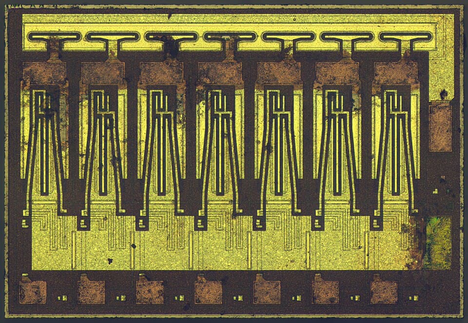 ULN2003 Darlington Transistor Array Micrograph